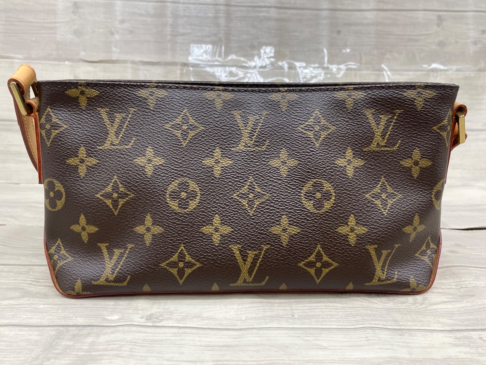 LOUIS VUITTON(ルイヴィトン) ショルダーポーチ モノグラム