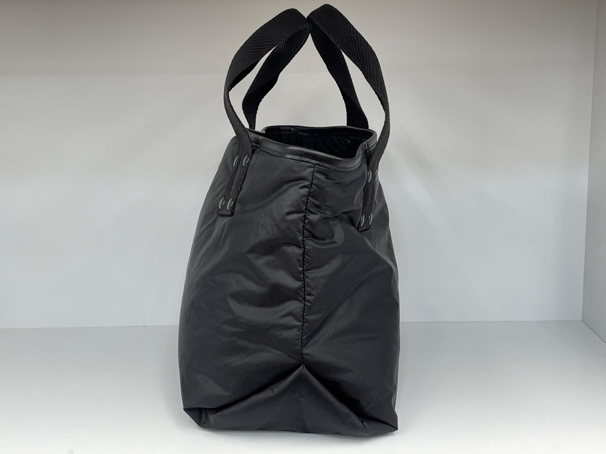 sacai サカイ 22SS ファーバッグ 黒 フリーサイズ Sacai Small Faux Fur Bag In Black - 40% Off | Editorialist