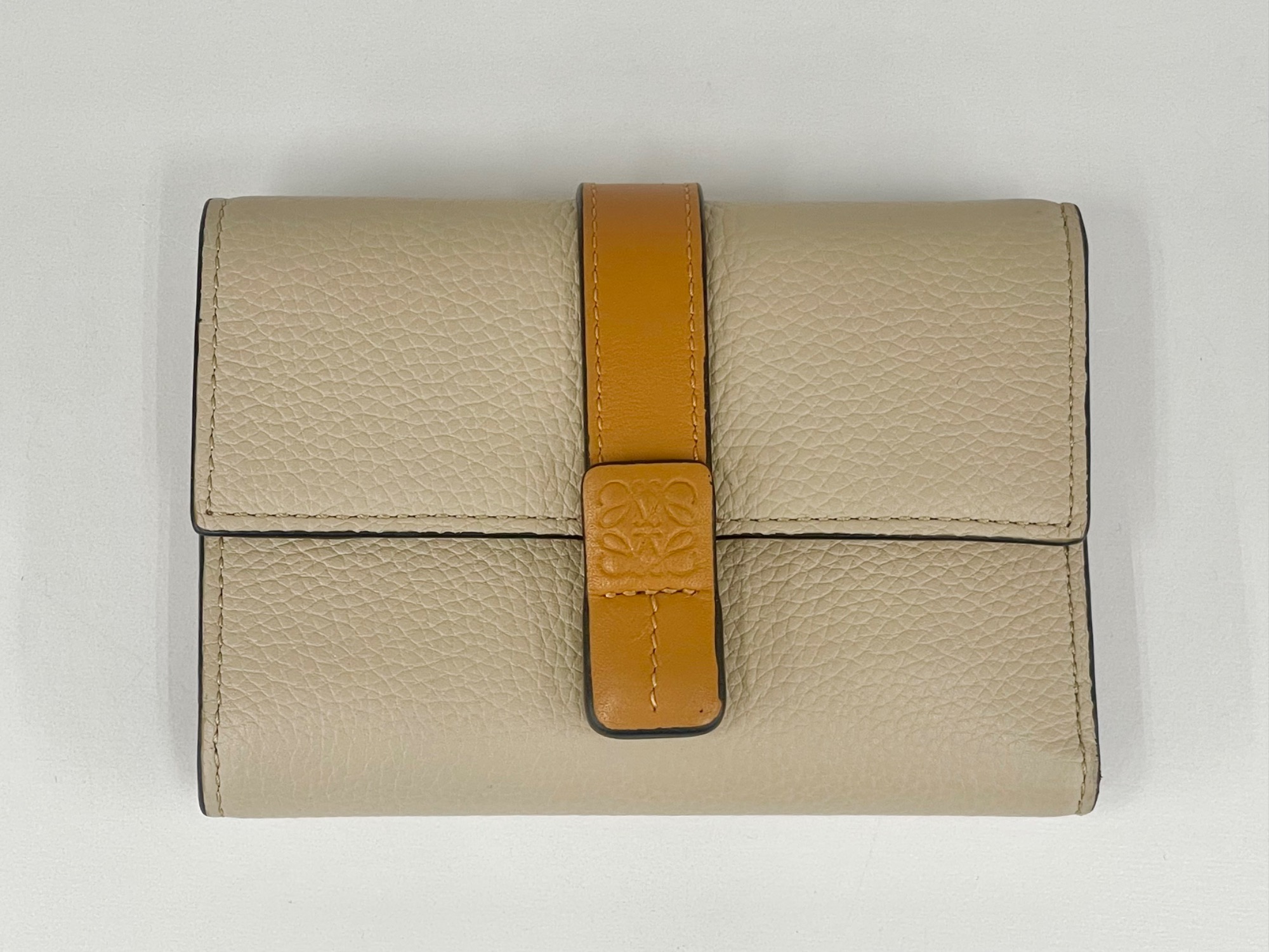 LOEWE (ロエベ) スモールバーティカルウォレット が買取入荷