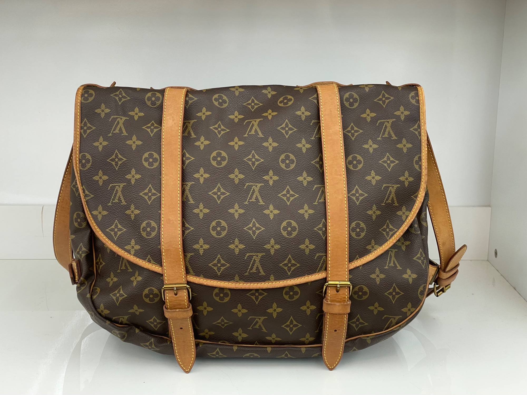 LOUIS VUITTON (ルイヴィトン) ショルダーバッグ ソミュール43