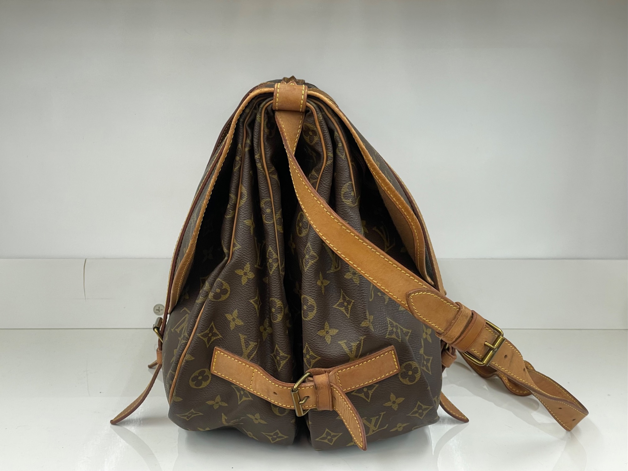Louis Vuitton モノグラム　ソミュール43ショルダーバッグ LOUIS VUITTON (ルイヴィトン) ショルダーバッグ ソミュール43