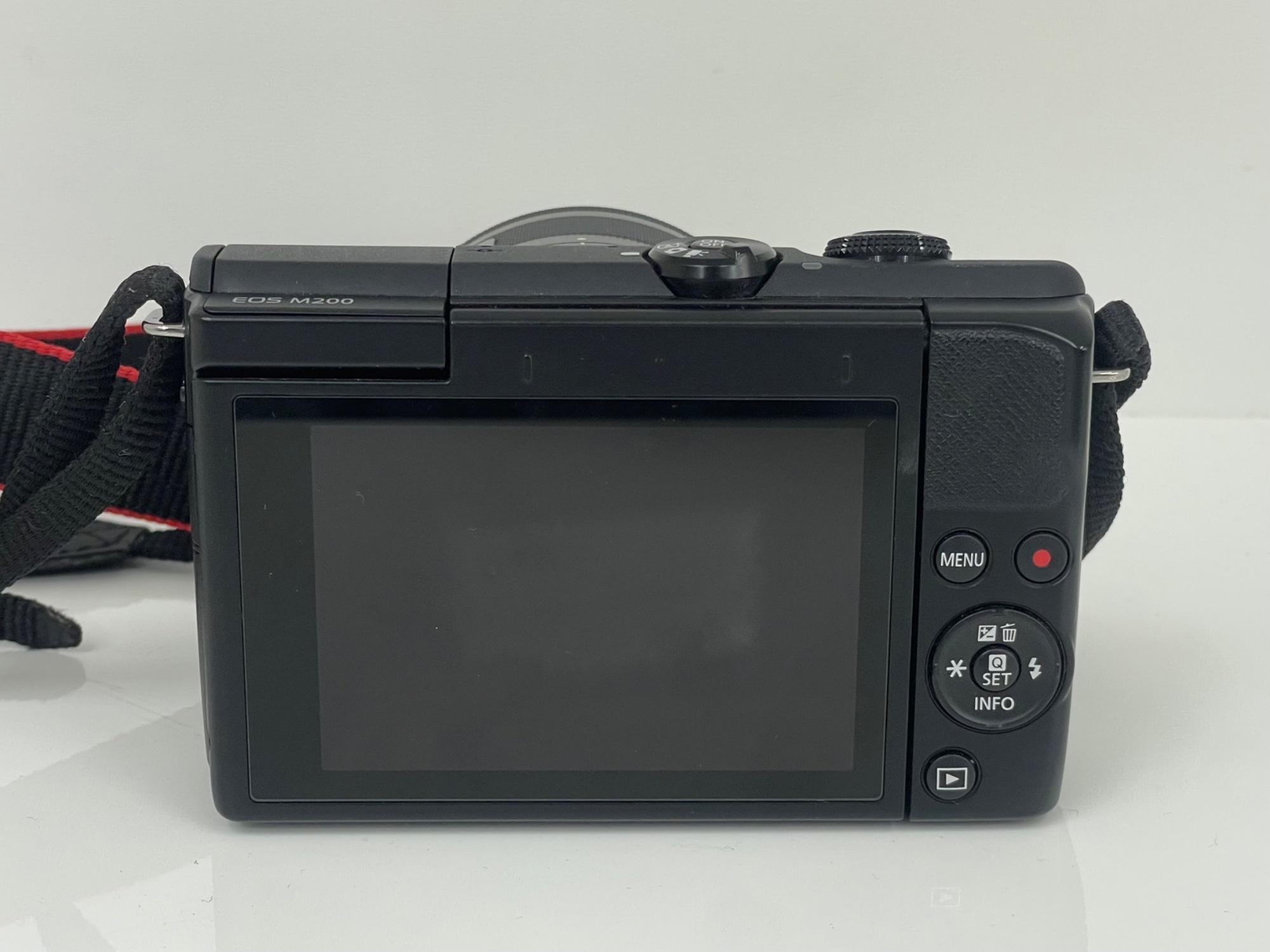 Canon / キヤノン】ミラーレスカメラ EOS M200｜手軽に持ち歩ける高