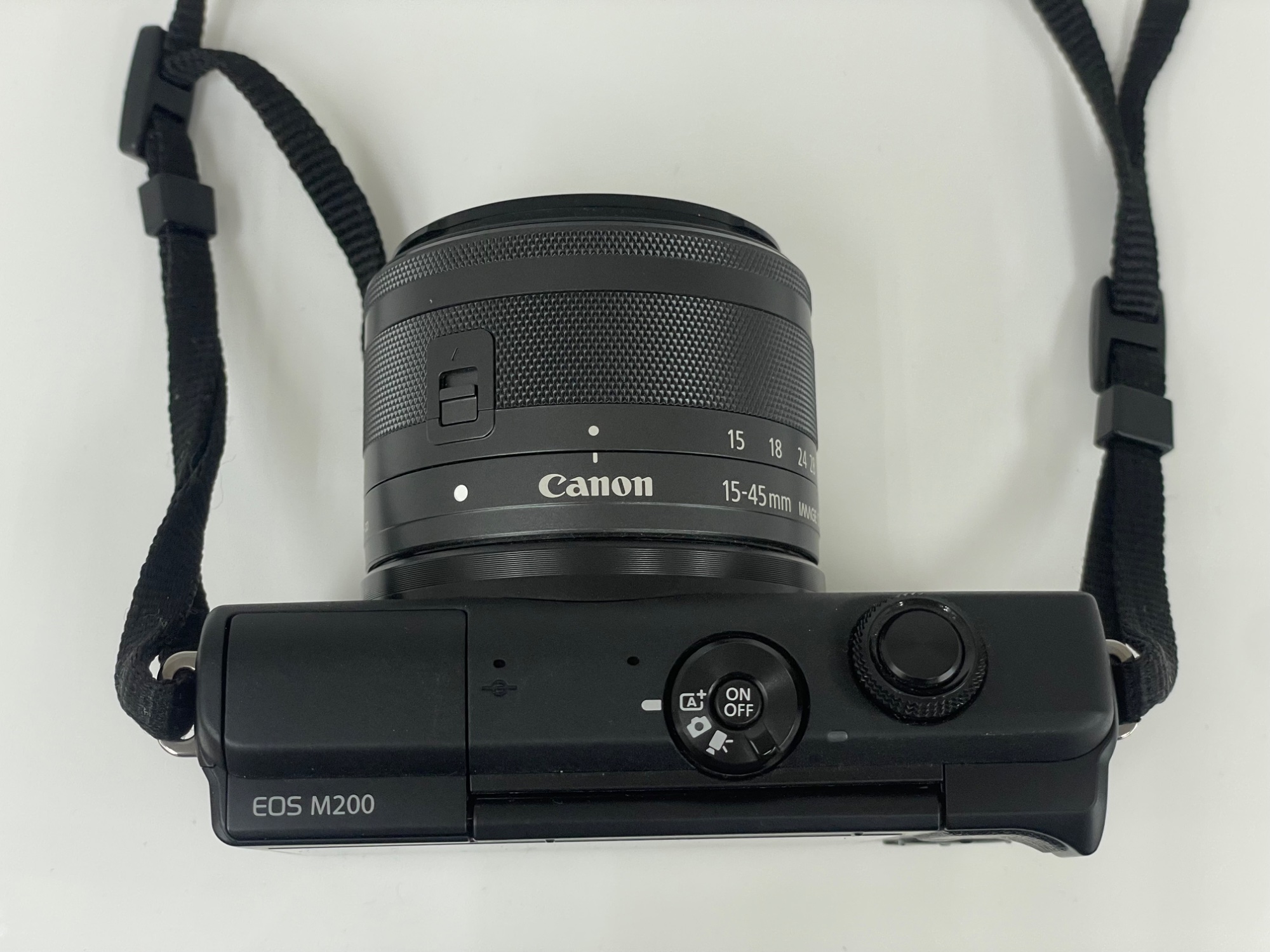 Canon / キヤノン】ミラーレスカメラ EOS M200｜手軽に持ち歩ける高