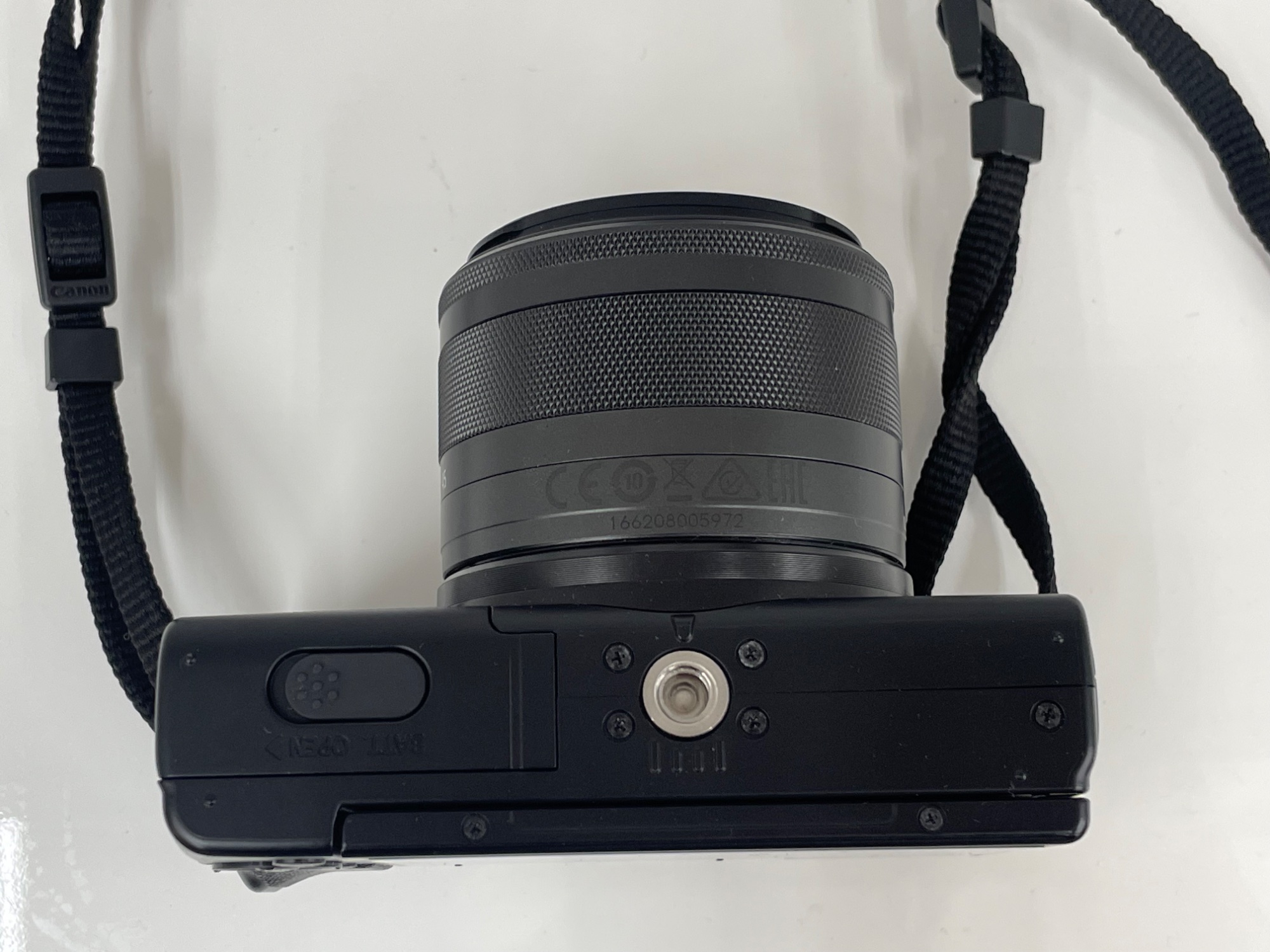 Canon / キヤノン】ミラーレスカメラ EOS M200｜手軽に持ち歩ける高