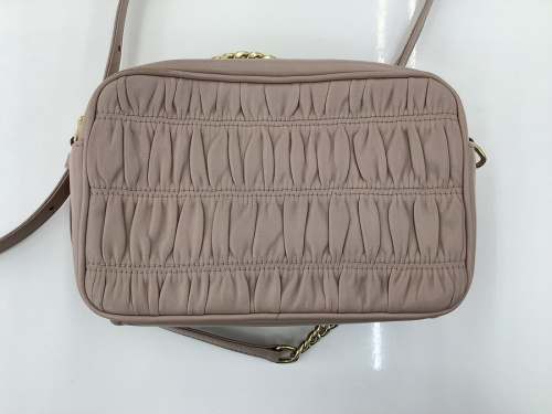 チェーンショルダーバッグのPRADA