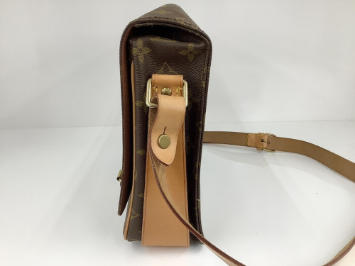 ショルダーバッグのLOUIS VUITTON