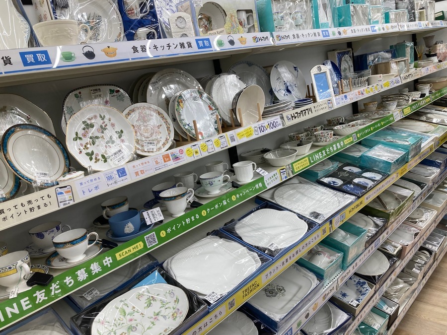 【トレファク筑紫野店】収納たっぷり食器棚です。【取りに来られる方限定】 筑紫野店では食器もお取り扱いしています！！｜2021年12月25日