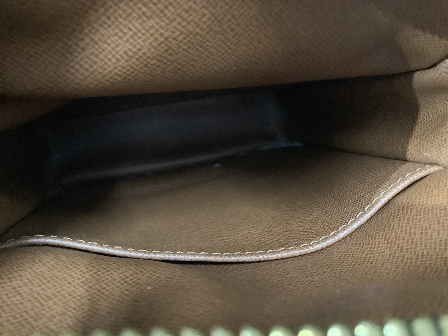 LOUIS VUITTON(ルイ ヴィトン)のモノグラムのショルダーバック LOUIS VUITTON(ルイ ヴィトン)のモノグラムのショルダーバック