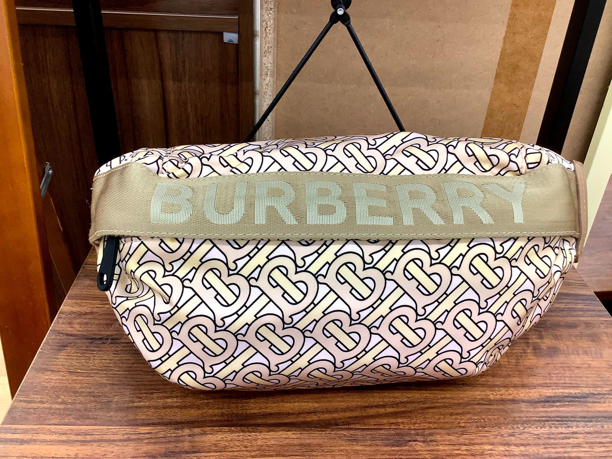 BURBERRY（バーバリー）のウエストバッグが入荷しました！｜2023年03月