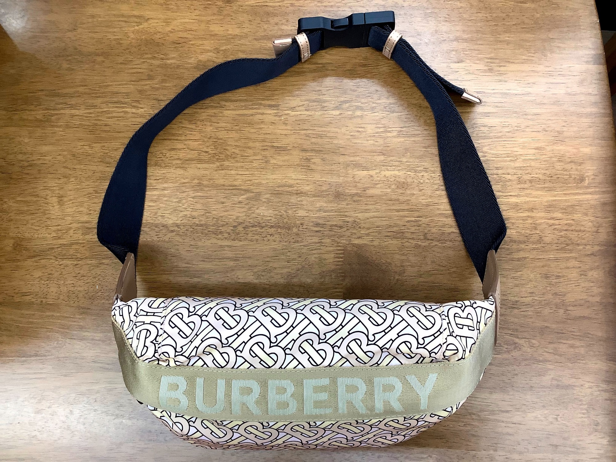 BURBERRY（バーバリー）のウエストバッグが入荷しました！｜2023年03月