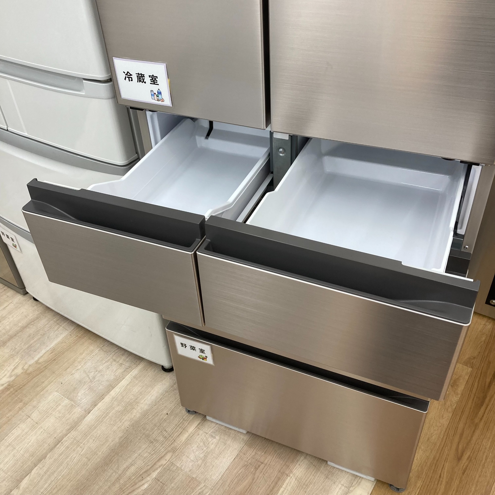 【トレファク神戸南店】HITACHI6ドア冷蔵庫です【取りに来られる方限定】 HITACHI:6ドア冷蔵庫 のご案内です！｜2025年08月10日