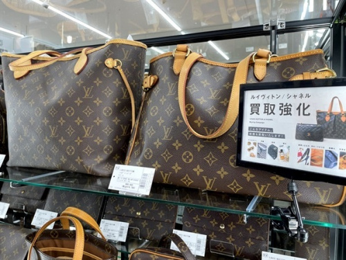 LOUIS VUITTONのCHANEL