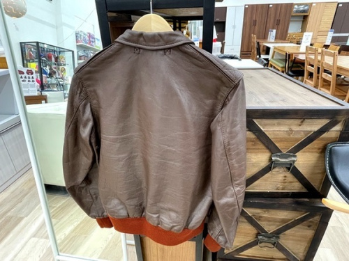 A-2ジャケットのAero LEATHER