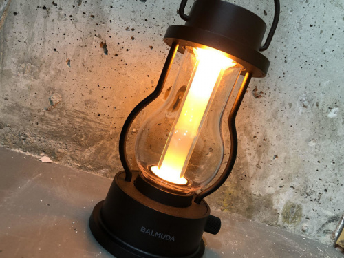 アウトドア用品のランタン