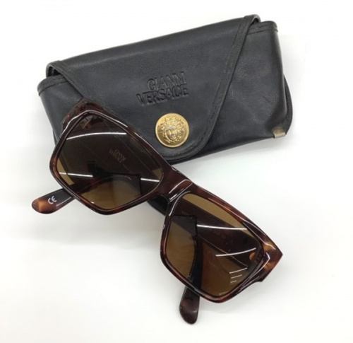 服飾小物のサングラス