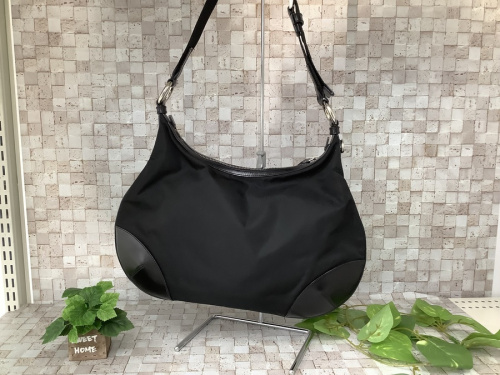 バッグのPRADA