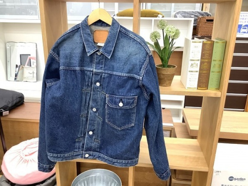 ジャケットのデニムジャケット