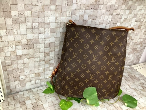 バッグのLOUIS VUITTON