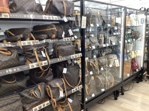 ショルダーバッグのLOUIS VUITTON
