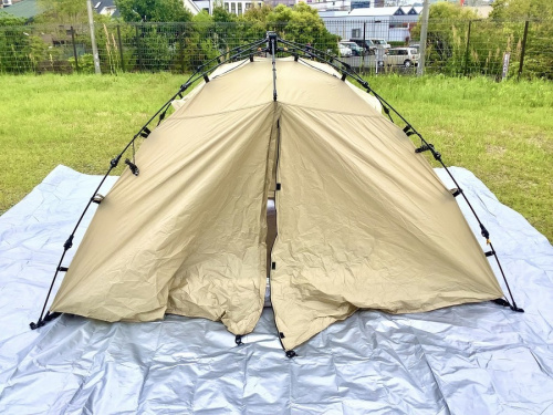 キャンプ用品のテント