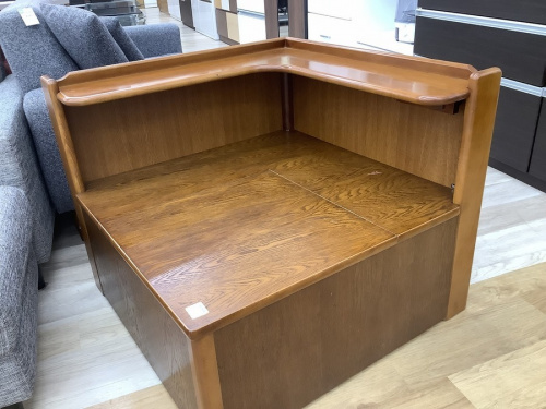 生活家具のテーブル