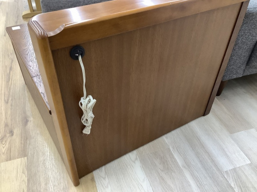 コーナーテーブルのkarimoku