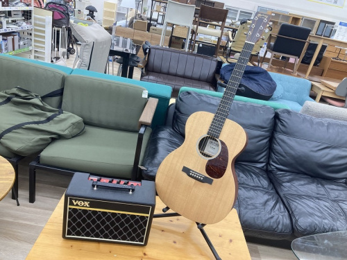 中古楽器店のギター