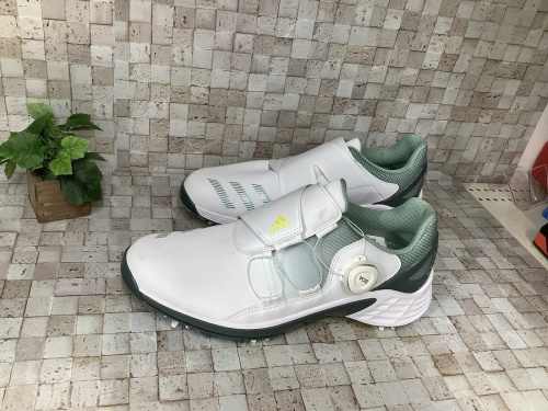 ゴルフシューズのadidas