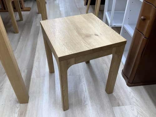 テーブルのダイニング4点セット