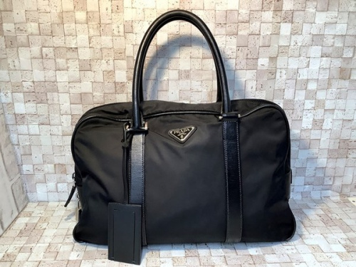 ビジネスバッグのPRADA