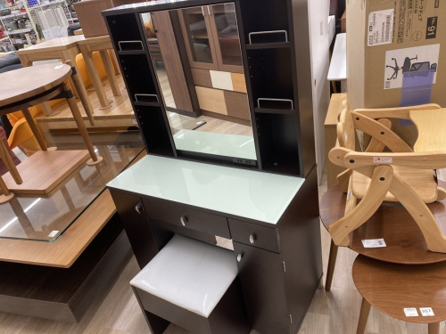 収納家具のドレッサー