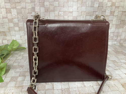 ビジネスバッグのPRADA