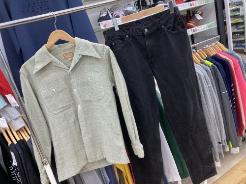 トップスのシャツ