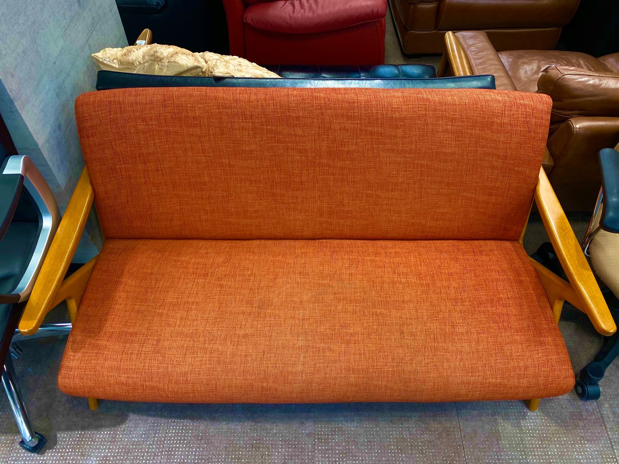 UNICOの2人掛けソファーをご紹介します！