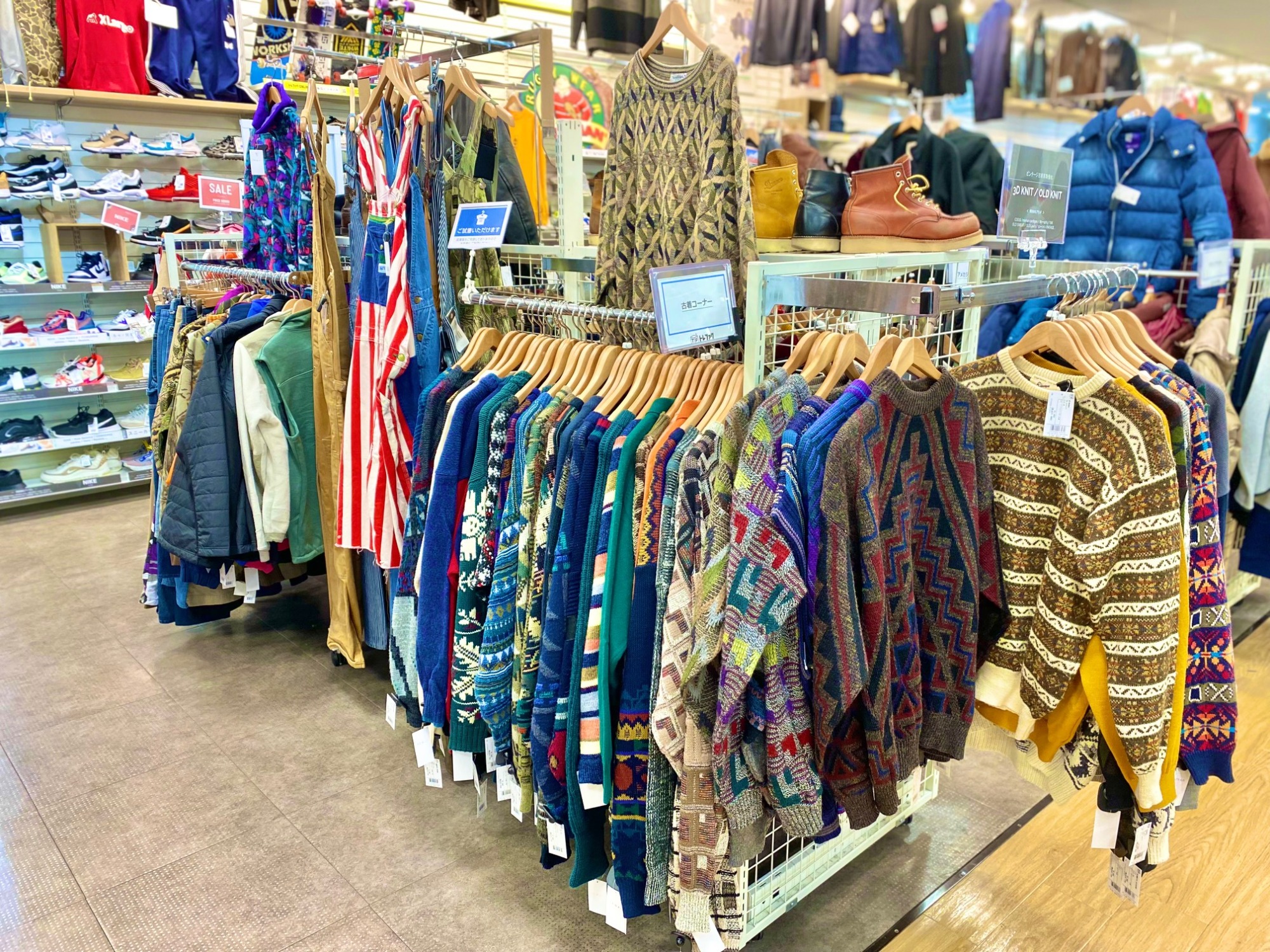 商品を大量入れ替えした古着売場をご覧ください！｜2022年12月10日