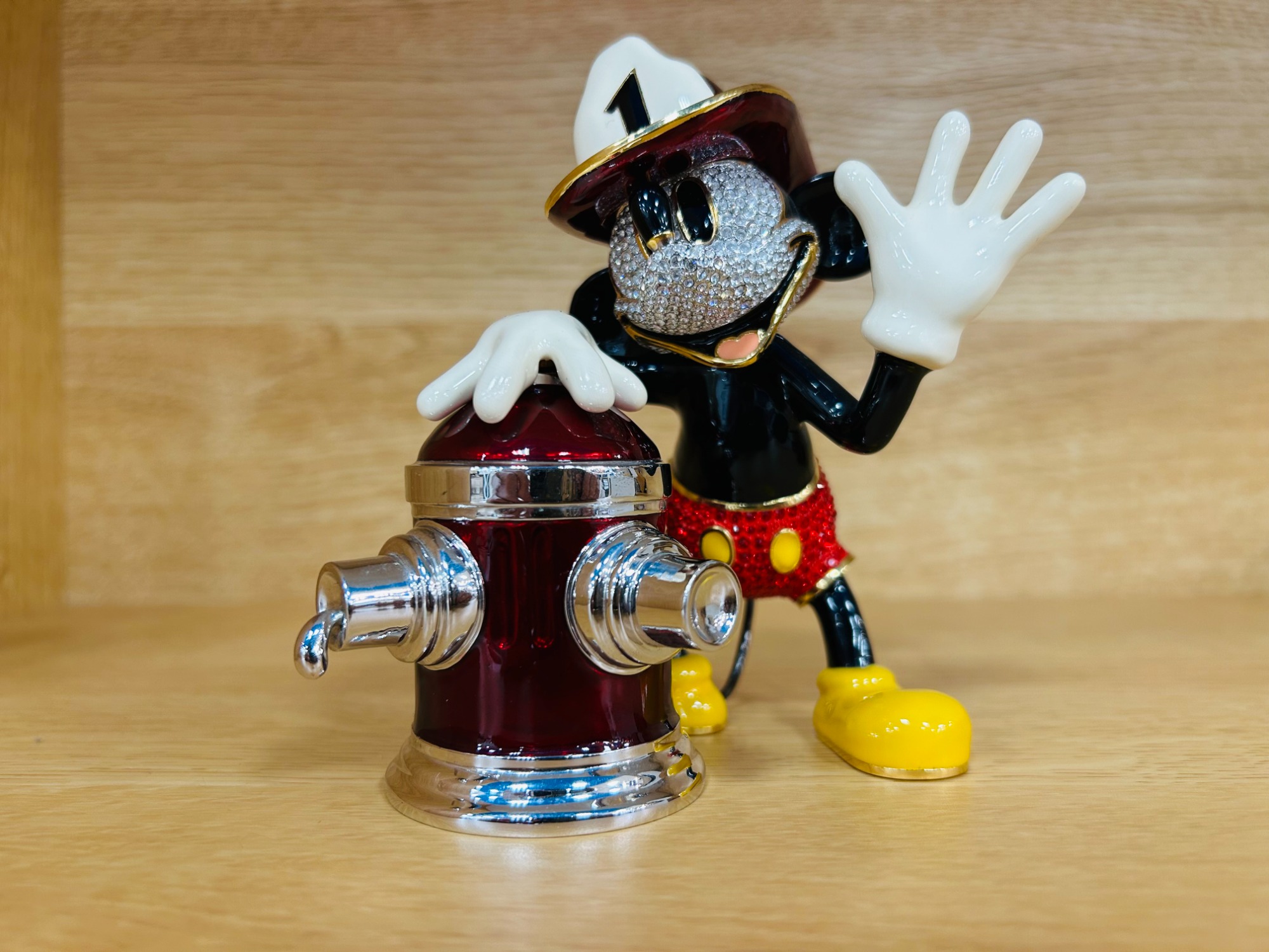 ディズニーグッズ！】Arribas Brothers スワロフスキー 消防士