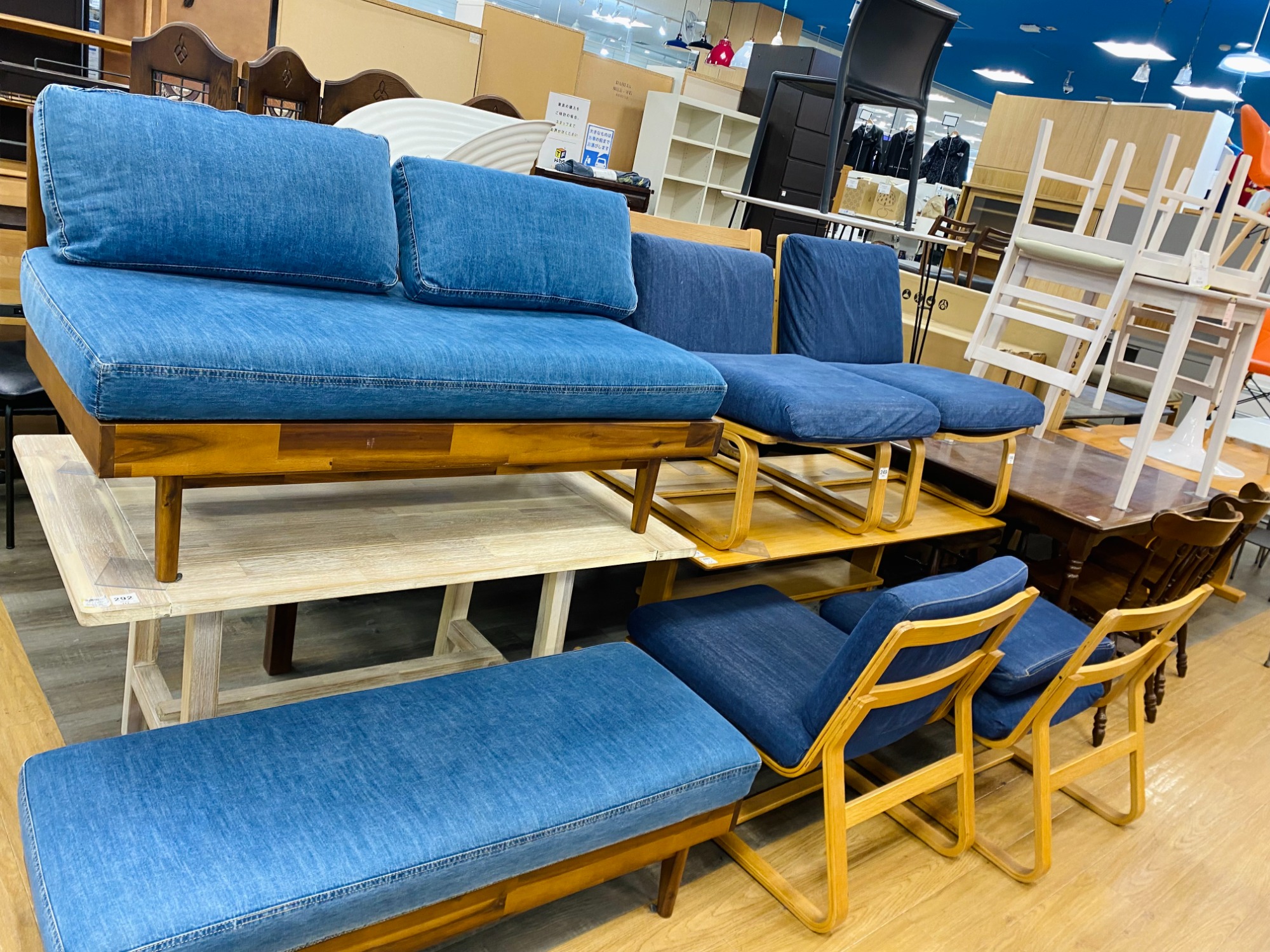 レトロな雰囲気】ロッキングチェア入荷しました!|2025年04月22 レトロな雰囲気】ロッキングチェア入荷しました!|2025年04月22