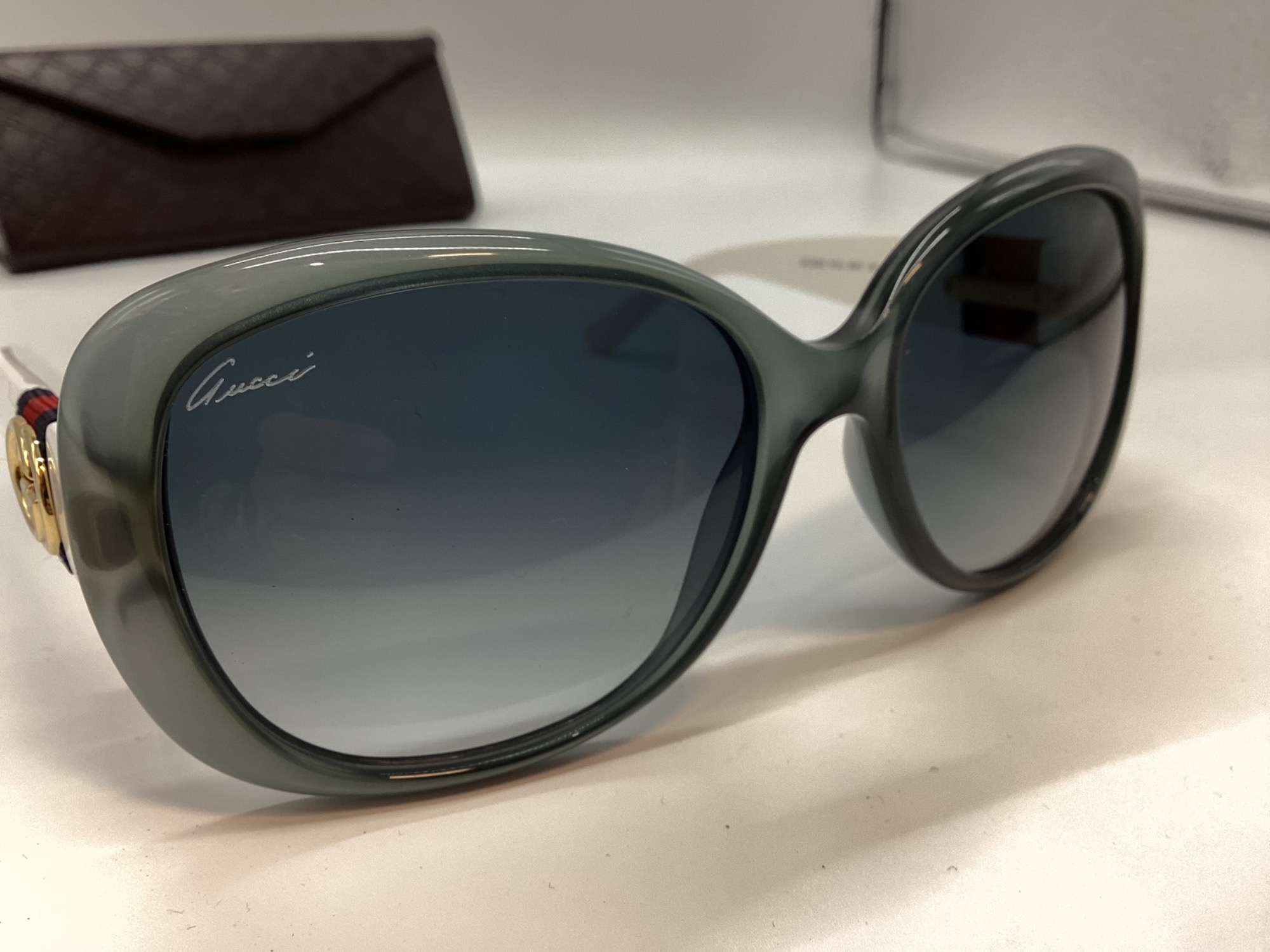 GUCCI (グッチ) グラデーションブラックサングラスのご紹介です