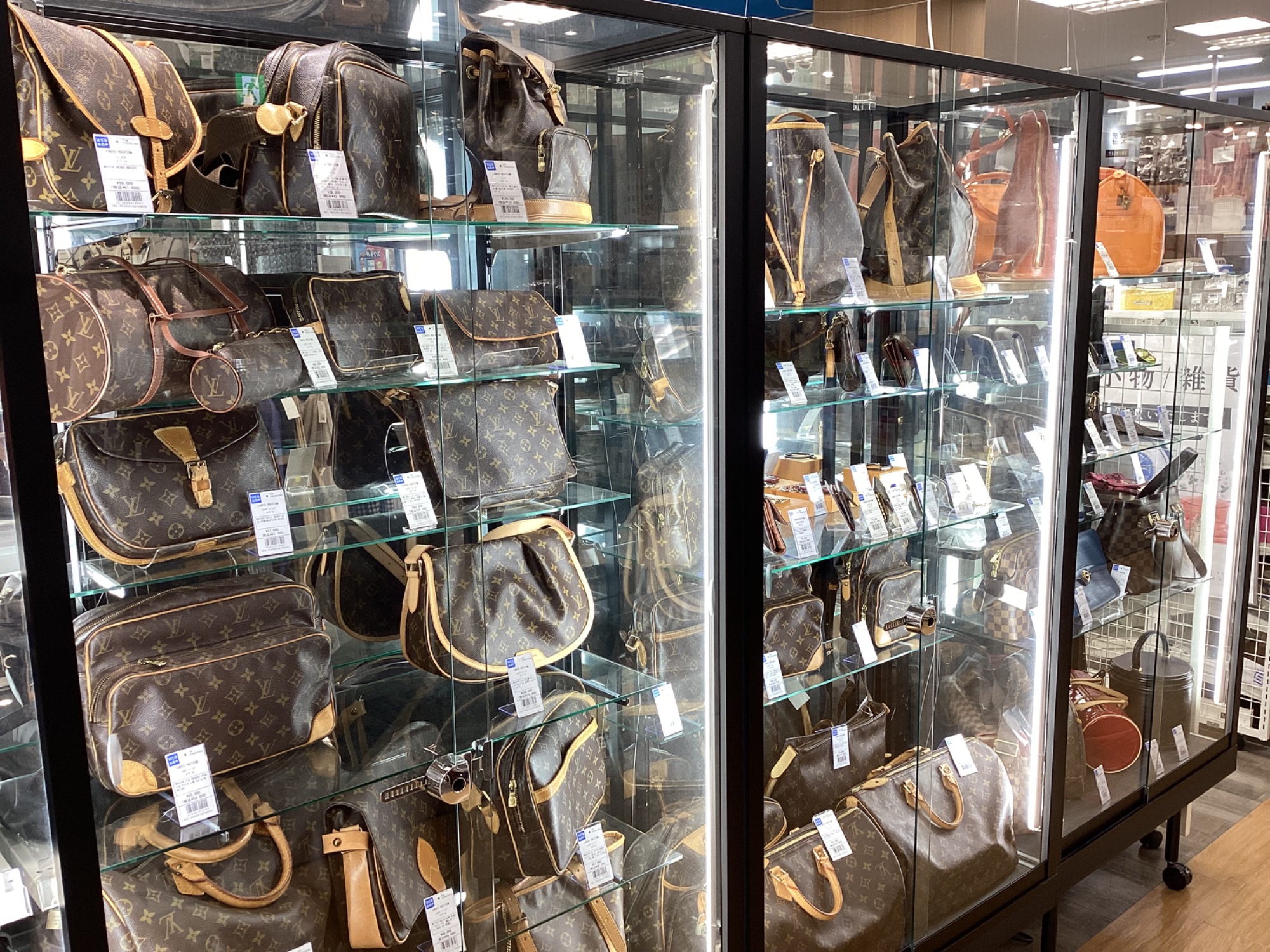 LOUIS VUITTON スポーティーカー ヴィヴィエンヌ LOUIS VUITTON】スポーティカー・ヴィヴィエンヌ キーホルダーを