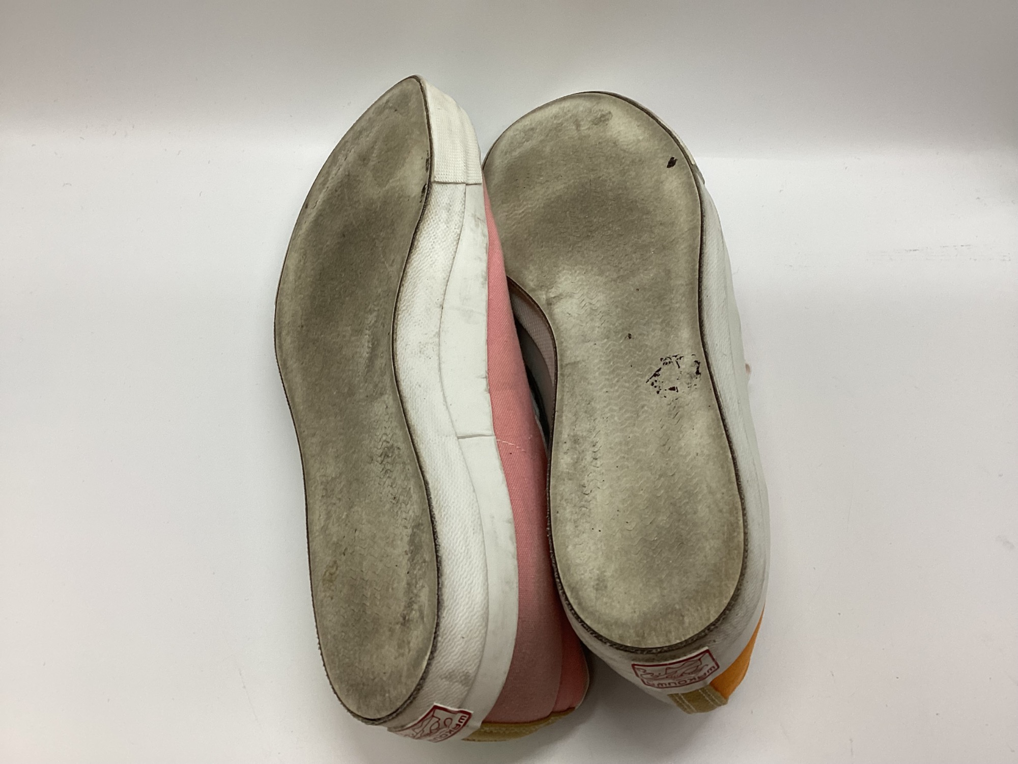 ISSEY MIYAKE US7.5 ベージュ スエード ローカット靴 HOMME PLISSE ISSEY MIYAKE(オムプリッセイッセイミヤケ)の