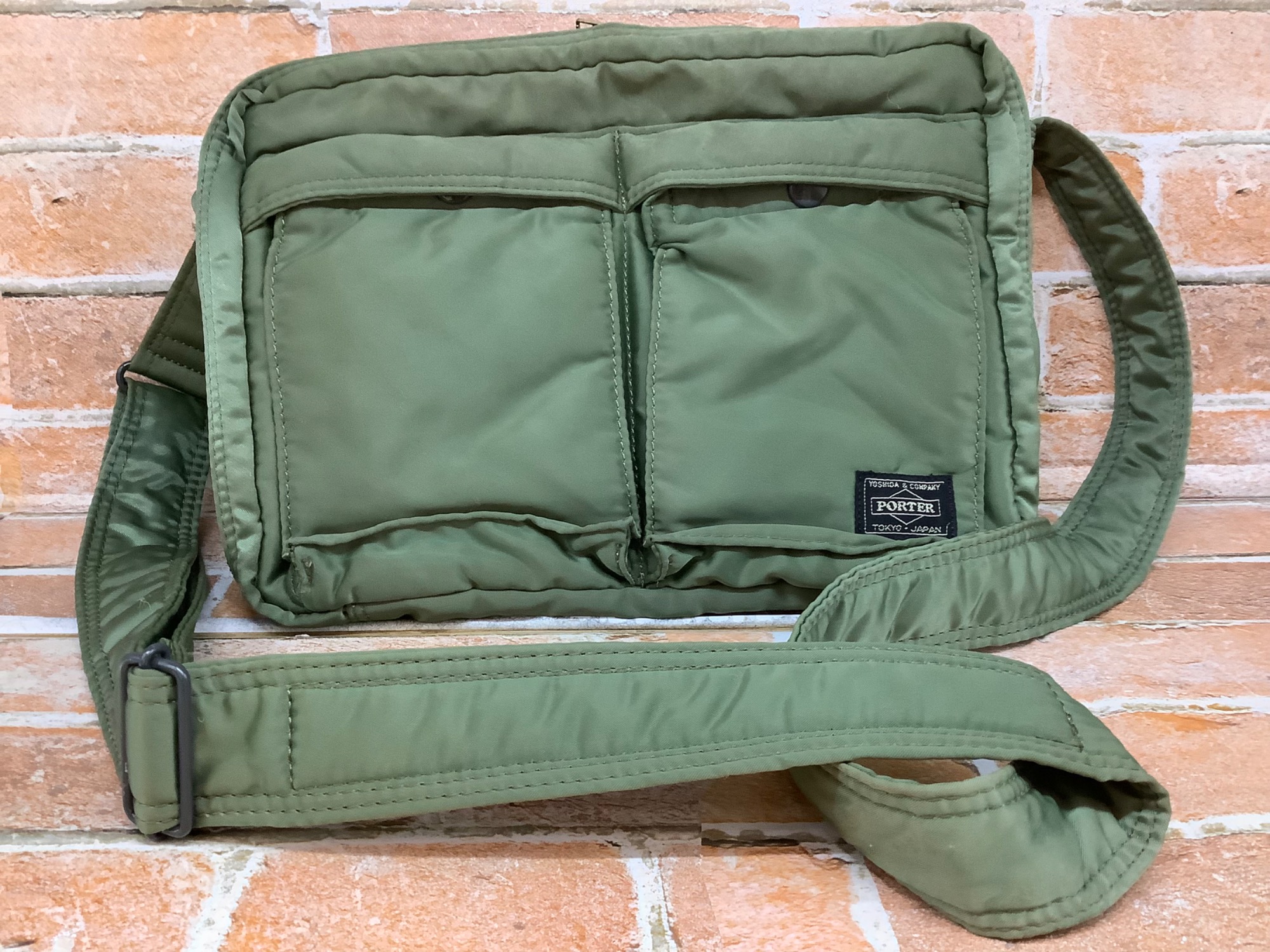 PORTER オリーブグリーン バッグ中古品30年位前の物 ショルダーバッグ PORTER(ポーター) グリーン入荷致しました