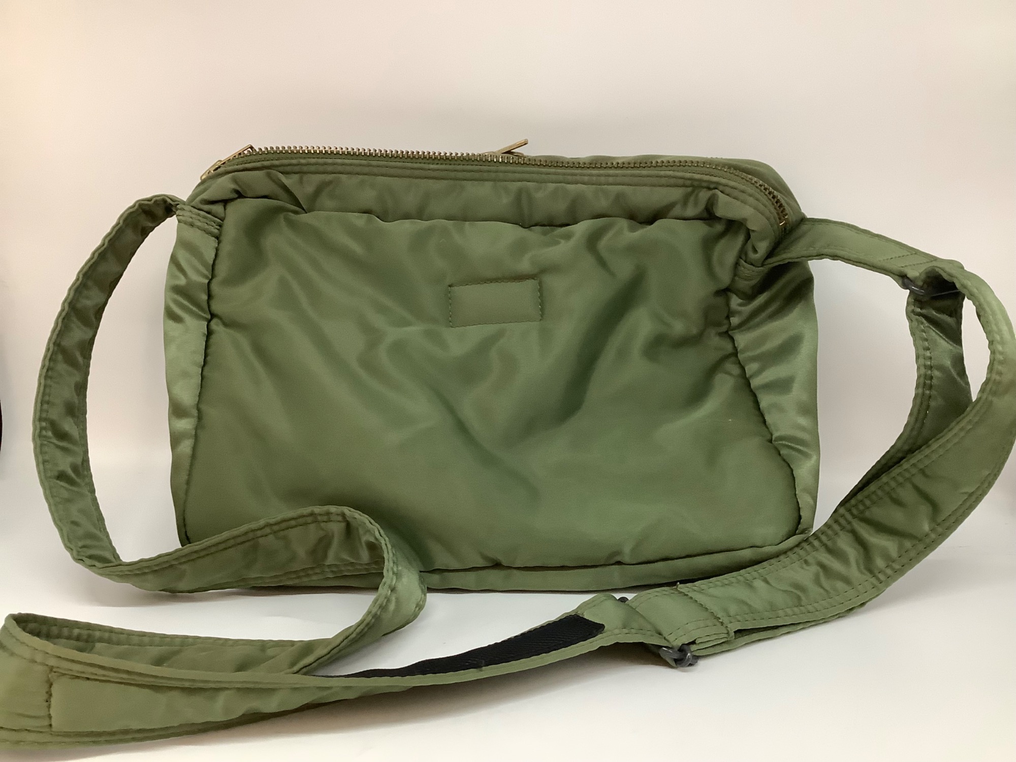 【ぐりーなー】PORTER グリーン ショルダーバッグ ショルダーバッグ PORTER(ポーター) グリーン入荷致しました