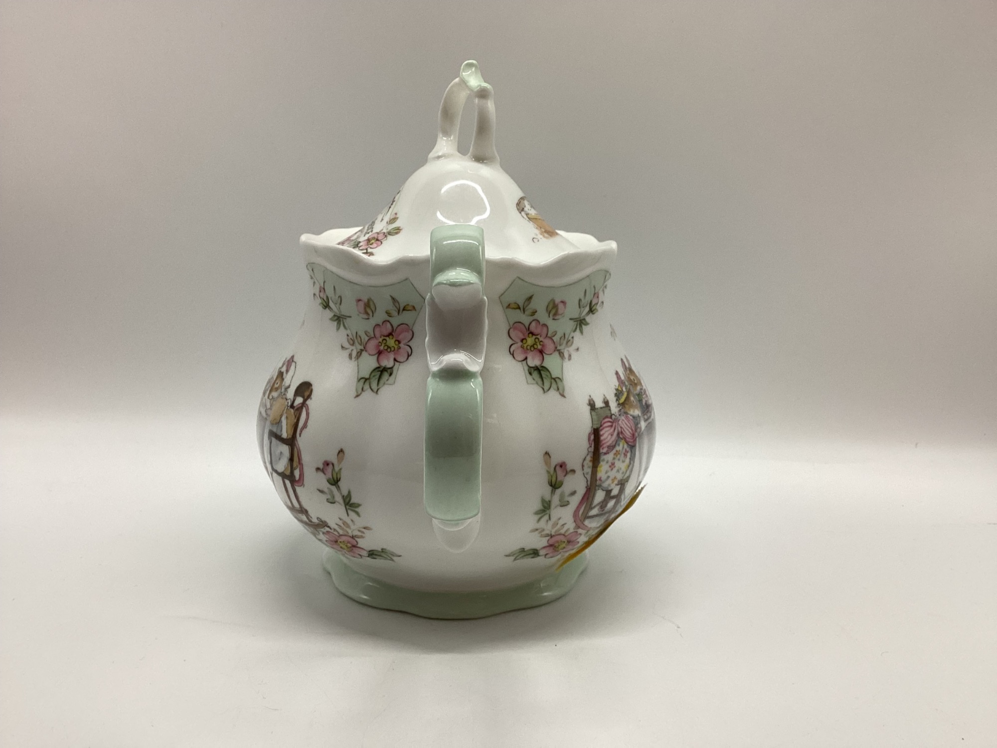 ROYAL DOULTON (ロイヤルドルトン) ティーポット BRAMBLY HEDGE を買取