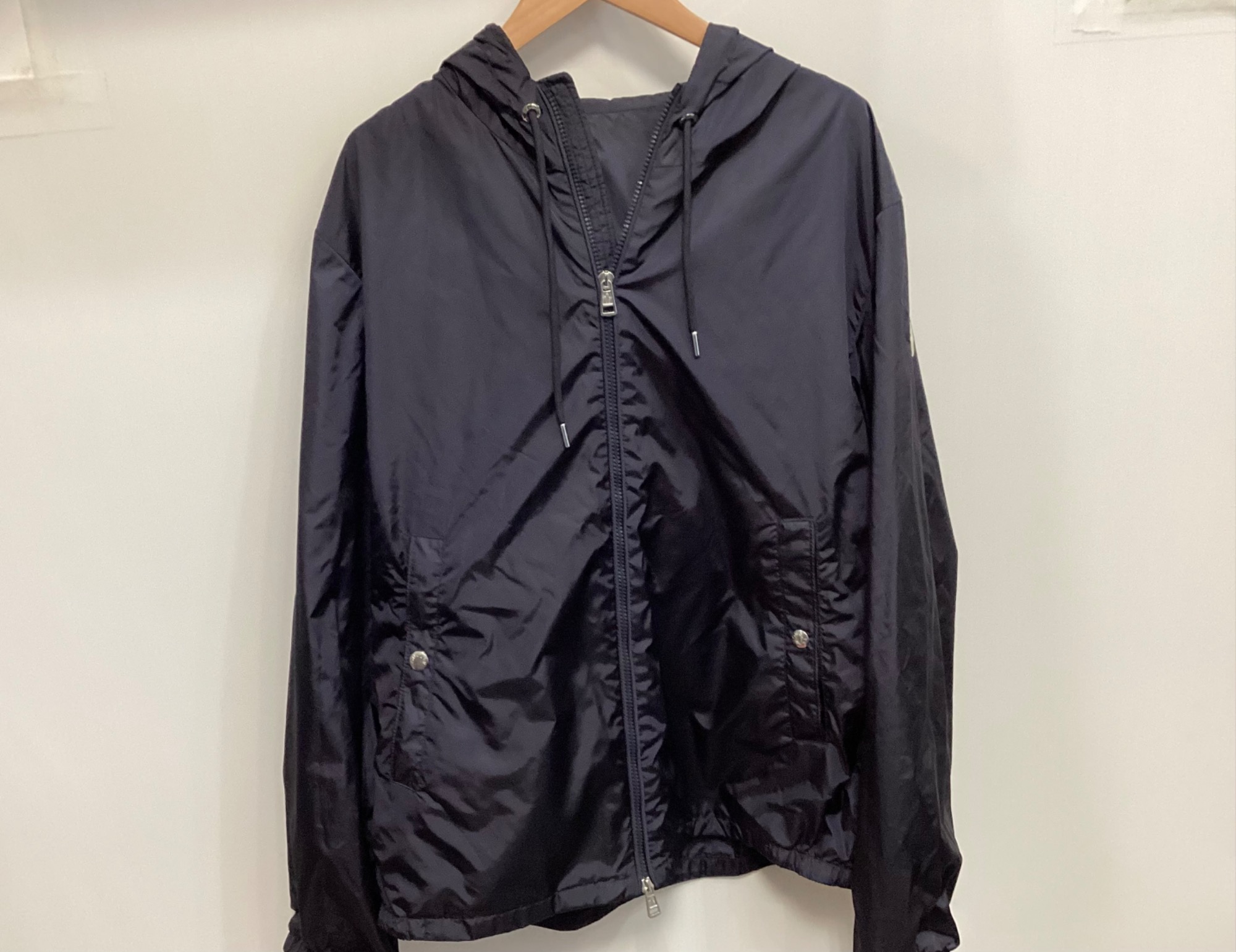MONCLER(モンクレール) ナイロンパーカー ネイビーを買取入荷