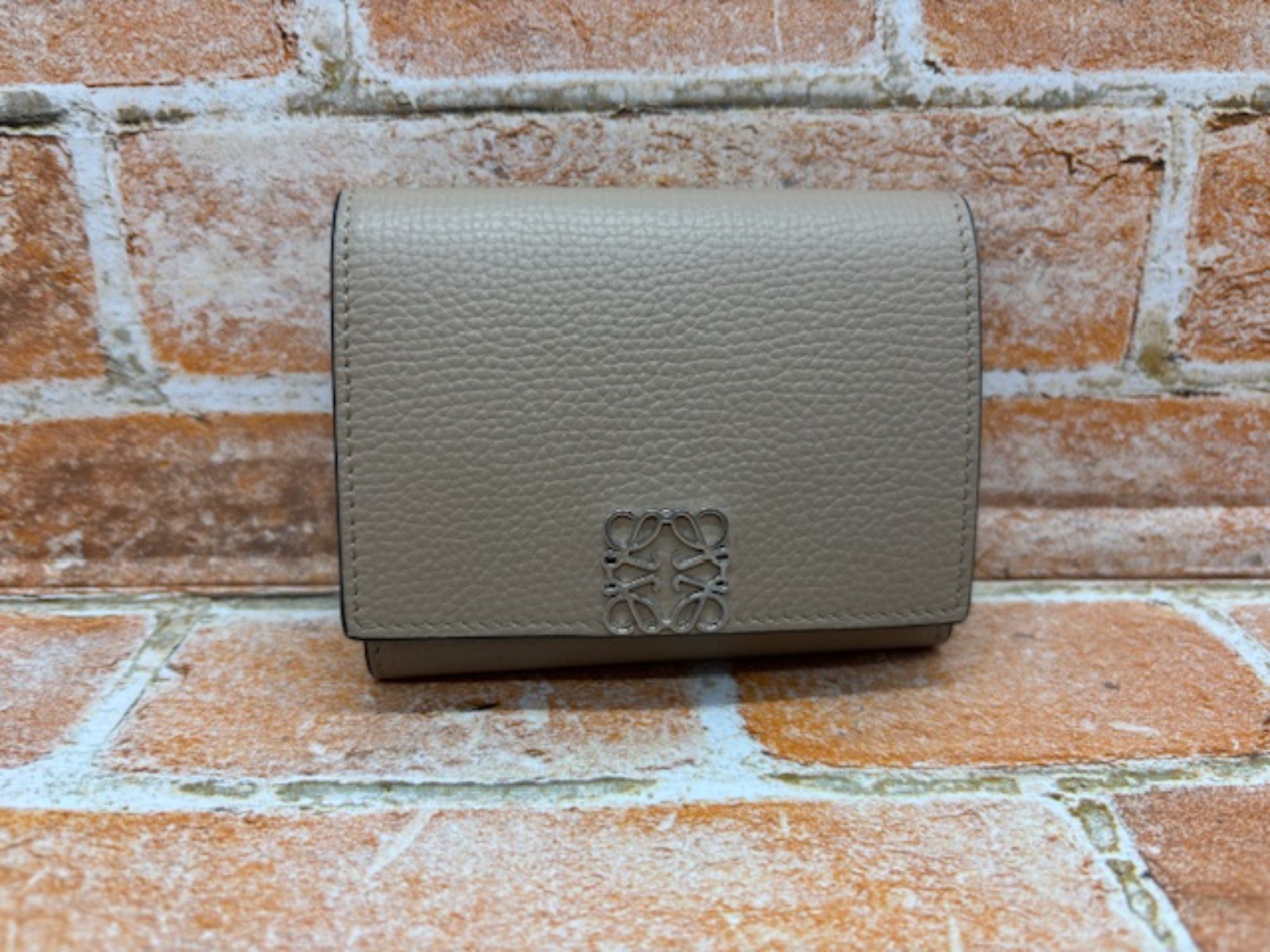 LOEWE(ロエベ)のアナグラム コンパクトウォレットが入荷致しまし