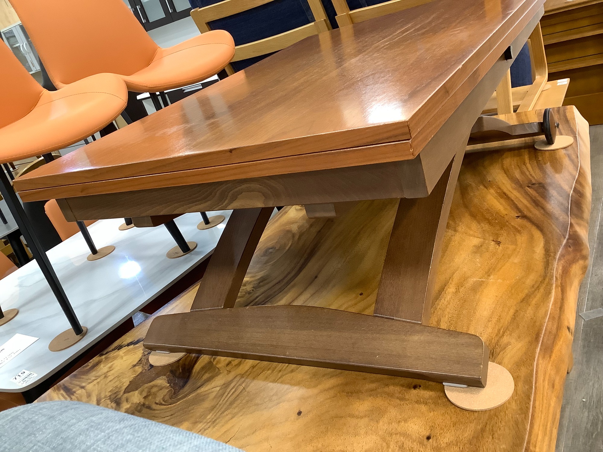 未使用　5脚　カリガリス　引き取り専用 CALLIGARIS（カリガリス）リフトアップテーブル買取入荷致しました