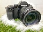 FUJIFILM / 富士フイルム】ミラーレス一眼カメラ X-S10｜2610万画素APS
