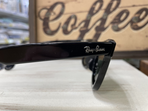 サングラスのRAY-BAN