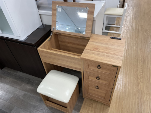 収納家具のドレッサー