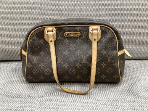 モノグラムのショルダーバッグ